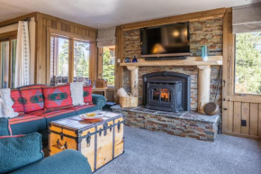 Brand New Listing! 5 minute walk to Canyon Lodge! Newly Updated Two-Bed, Two-Bath, Mountainback #14